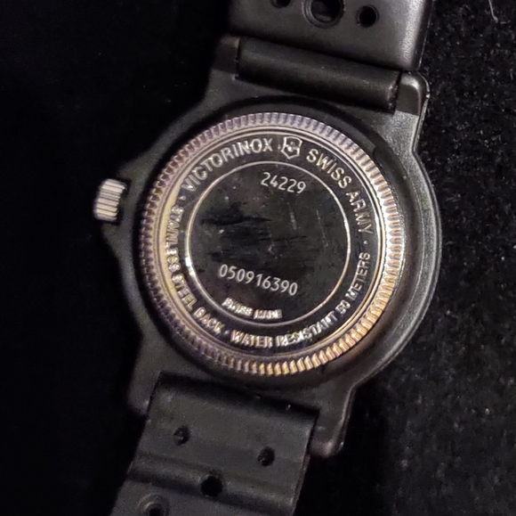 [SOLD] 30mm Victorinox Swiss Army Renegade Watch Black Women's Small In Box - Picture 8 of 9